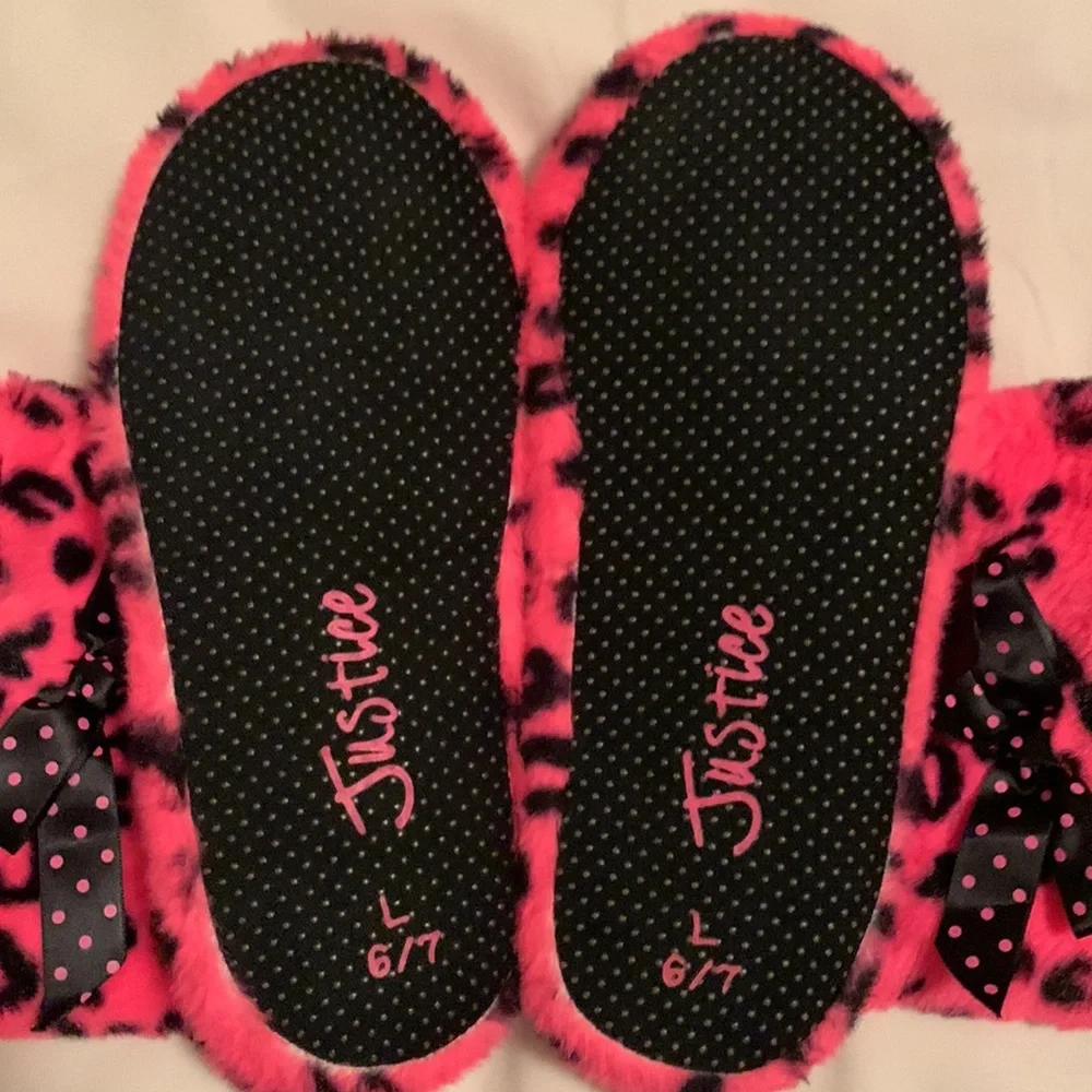 Justice Slippers • Size Large (6/7)